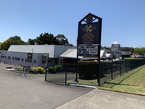 The Oaks Hotel Motel - Accommodation Mooloolaba 0