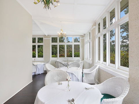 The Robertson Hotel - Accommodation Mooloolaba 3
