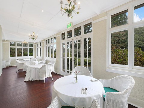 The Robertson Hotel - Accommodation Mooloolaba 2