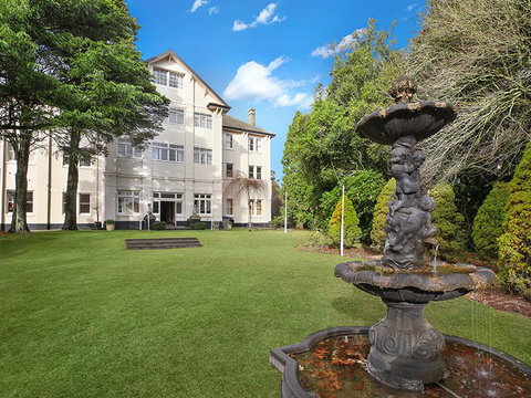 The Robertson Hotel - Accommodation Mooloolaba 1