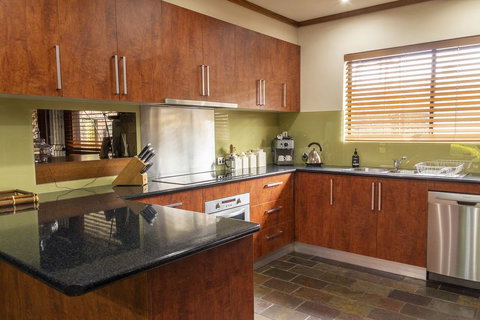 The Townhouse - Accommodation Mooloolaba 2