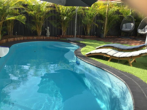 The Turret House - The Entire Middle Level - Accommodation Mooloolaba 3