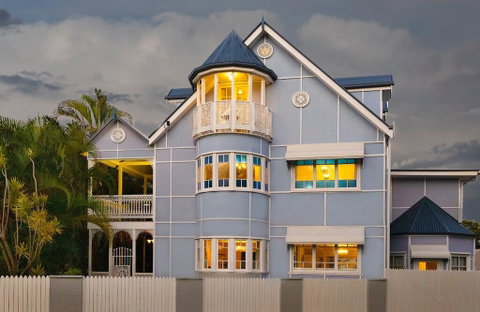 The Turret House - The Entire Middle Level - Accommodation Mooloolaba 2