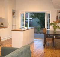 The Yellow Daisy - Accommodation Mooloolaba