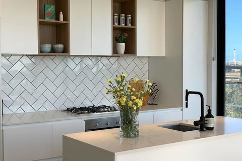 Top Floor Views, Yarraville, 2 Bedroom, 2bathroom - Accommodation Mooloolaba 1