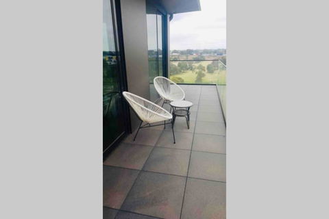 Top Floor Views, Yarraville, 2 Bedroom, 2bathroom - Accommodation Mooloolaba 0