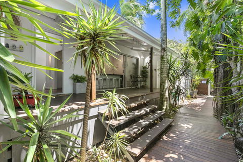 Tranquil & Tropical, Sunshine Beach - Accommodation Mooloolaba 2