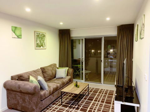 Tranquil, Relaxing Forrest Style Apartment - Braddon CBD - Accommodation Mooloolaba 0