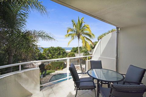 Tropical & Modern With Rooftop Terrace - Accommodation Mooloolaba 0