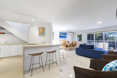 Tropical & Modern With Rooftop Terrace - Accommodation Mooloolaba 3