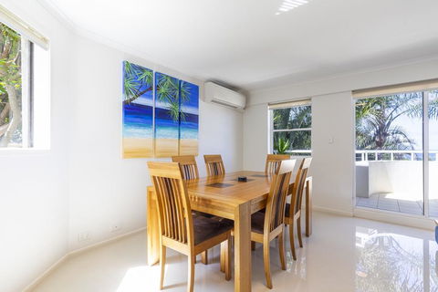 Tropical & Modern With Rooftop Terrace - Accommodation Mooloolaba 2