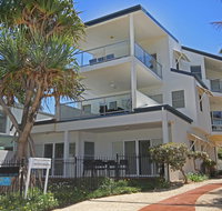 Unit 2 Beach Gallery 9 Andrew Street Point Arkwright 500 BOND LINEN SUPPLIED - Accommodation Mooloolaba