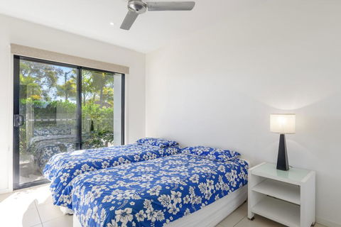 Unit 5 Rainbow Surf - Modern, Double Storey Townhouse With Large Shared Pool, Close To Beach And Shop - Accommodation Mooloolaba 3
