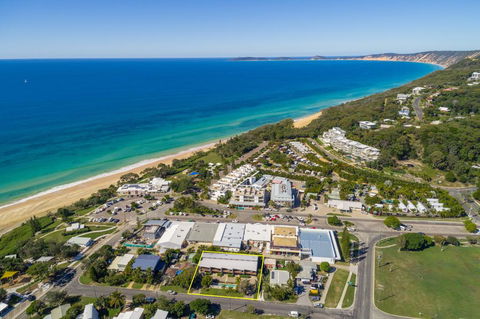 Unit 5 Rainbow Surf - Modern, Double Storey Townhouse With Large Shared Pool, Close To Beach And Shop - Accommodation Mooloolaba 1