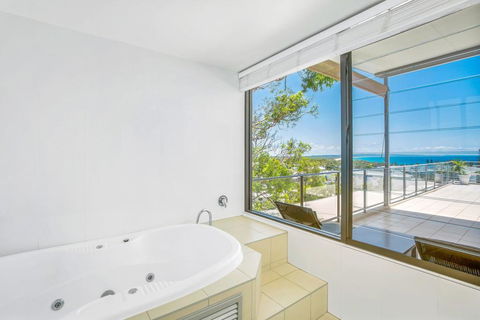 Unit 6 Rainbow Sea - Rainbow Beach, Amazing Ocean Views, Aircon, Wi-Fi, Pool, Walk To Beach - Accommodation Mooloolaba 2