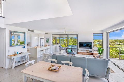 Unit 6 Rainbow Sea - Rainbow Beach, Amazing Ocean Views, Aircon, Wi-Fi, Pool, Walk To Beach - Accommodation Mooloolaba 1