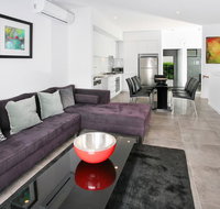Views from Red Hill - Modern and Spacious Split-Level Executive 3BR Red Hill Apartment Close to CBD - Accommodation Mooloolaba