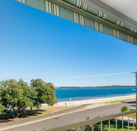 VIEWS VIEWS VIEWS Front Top Floor Waterfront Unit - Chnook Apartments South Esp Bongaree - Accommodation Mooloolaba