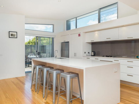 Waikiki Dream - Accommodation Mooloolaba 3