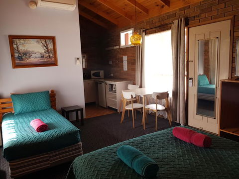 Walkabout Motel - Accommodation Mooloolaba 2