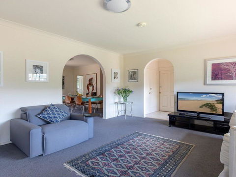 Walling-Clifton Gardens - Backing Onto Golf Course - Accommodation Mooloolaba 2