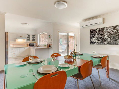 Walling-Clifton Gardens - Backing Onto Golf Course - Accommodation Mooloolaba 3