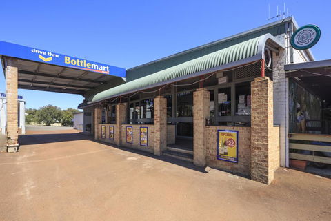 Walpole Hotel Motel - Accommodation Mooloolaba 2