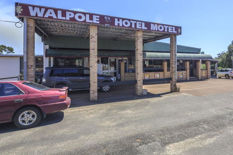 Walpole Hotel Motel - Accommodation Mooloolaba 1