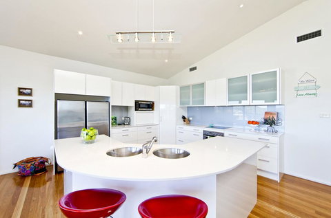 Wanda Point House - Tranquil, Elegant & Dog Friendly - Accommodation Mooloolaba 2