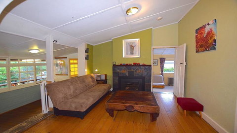 Waragil Cottage - Original Settler's Home - Accommodation Mooloolaba 3