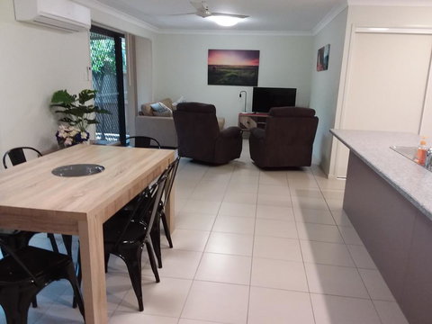 Waratah And Wattle Apartments - Accommodation Mooloolaba 0