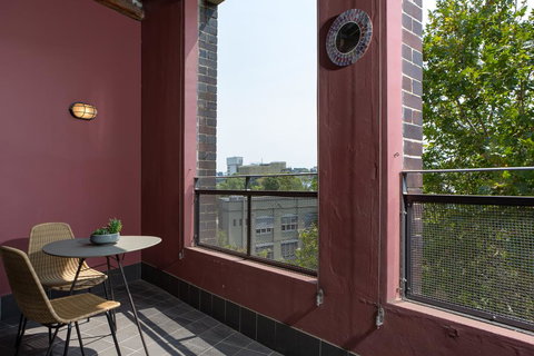 Warehouse Apartment With Balcony In Trendy Area - Accommodation Mooloolaba 3