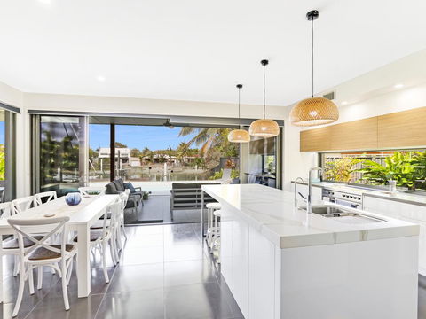 WATERFRONT HOME BORDERING MOOLOOLABA - Accommodation Mooloolaba 3