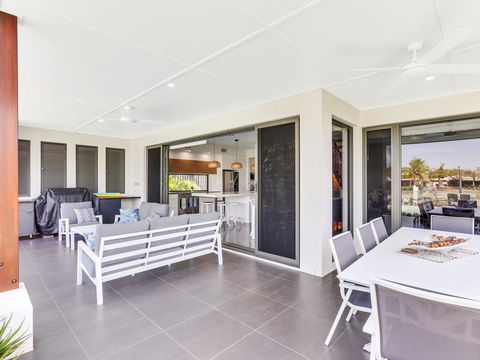 WATERFRONT HOME BORDERING MOOLOOLABA - Accommodation Mooloolaba 2