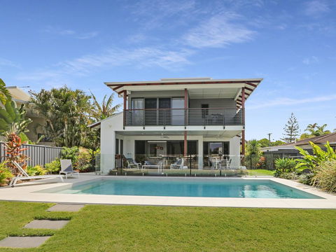 WATERFRONT HOME BORDERING MOOLOOLABA - Accommodation Mooloolaba 0