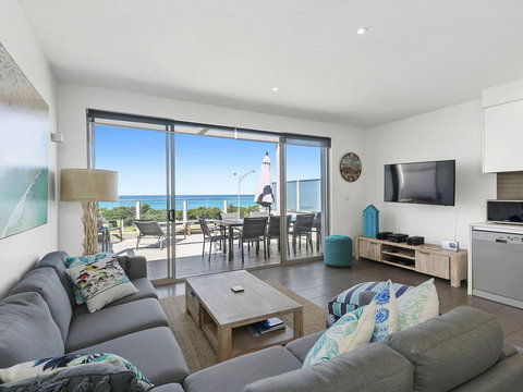 WATERFRONT SEVEN - In The Heart Of Lorne - Accommodation Mooloolaba 3