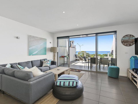 WATERFRONT SEVEN - In The Heart Of Lorne - Accommodation Mooloolaba 0