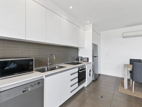 WATERFRONT SEVEN - In The Heart Of Lorne - Accommodation Mooloolaba 1