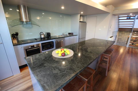 Lorne Luxury - Accommodation Mooloolaba 10