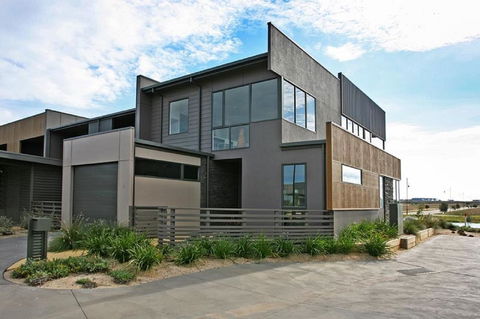 1 Pebble Place - Accommodation Mooloolaba 1