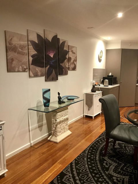 Black Lotus Townhouse - Accommodation Mooloolaba 6