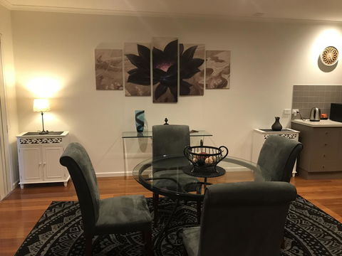 Black Lotus Townhouse - Accommodation Mooloolaba 8