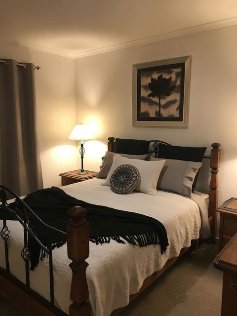 Black Lotus Townhouse - Accommodation Mooloolaba 4