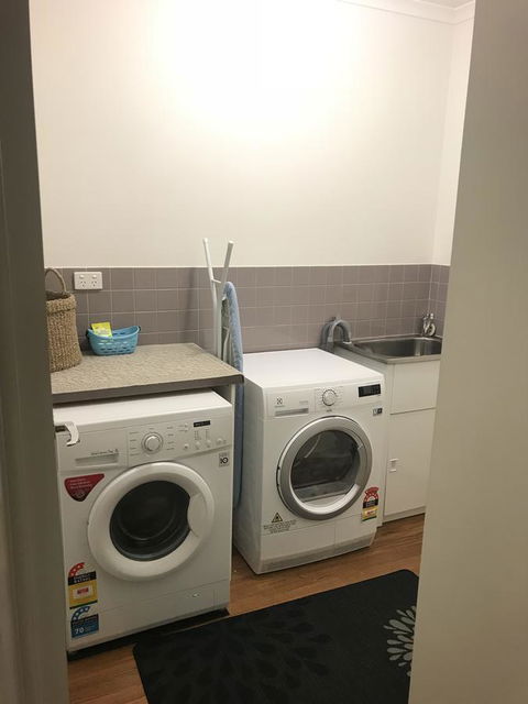 Black Lotus Townhouse - Accommodation Mooloolaba 11