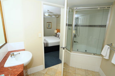 Landmark Resort - Accommodation Mooloolaba 1