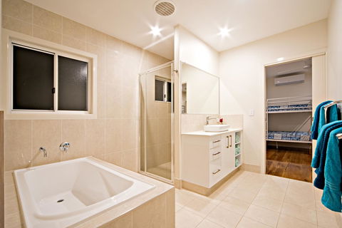Whitsunday Luxury Homes - Accommodation Mooloolaba 24