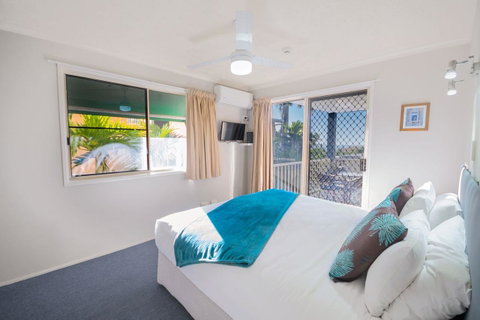 Airlie Apartments - Accommodation Mooloolaba 0