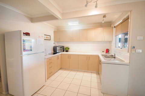 Airlie Apartments - Accommodation Mooloolaba 6