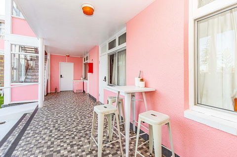 The Pink Hotel Coolangatta - Accommodation Mooloolaba 3