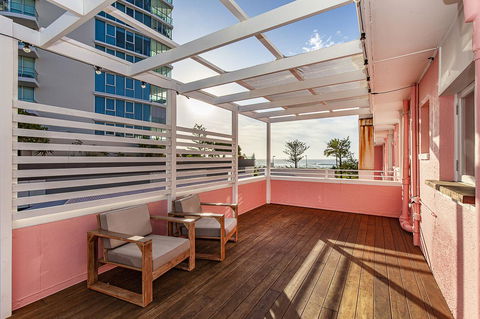 The Pink Hotel Coolangatta - Accommodation Mooloolaba 30